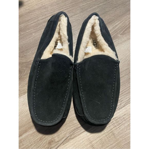 UGG NWOT Ascot Slippers, Black, Mens Size 7/ Womens Size 8.5, MSRP $160 - Picture 2 of 9